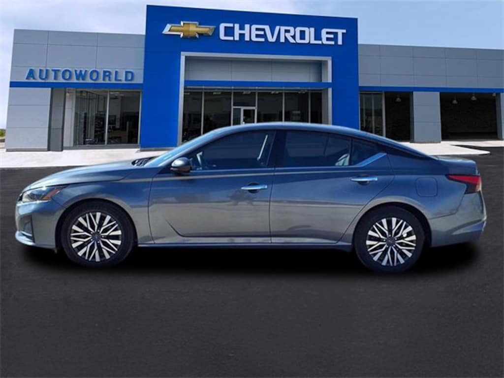 Used 2024 Nissan Altima 2.5 SV