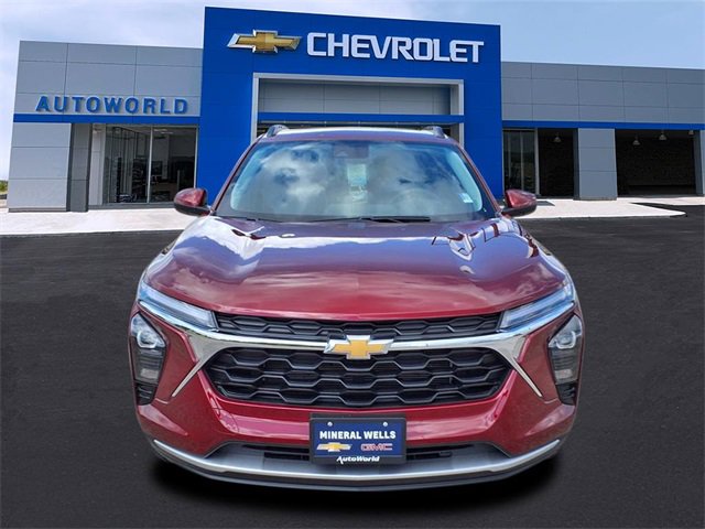 2024 Chevrolet Trax LT photo 2