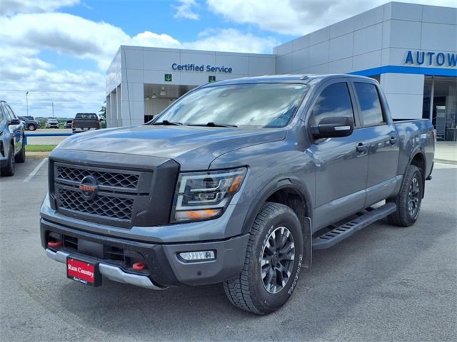 2020 Nissan Titan PRO-4X photo 3