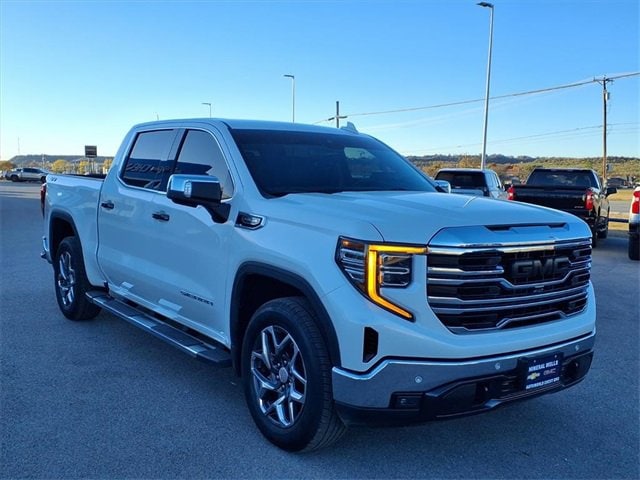 2025 GMC Sierra 1500 SLT's photo