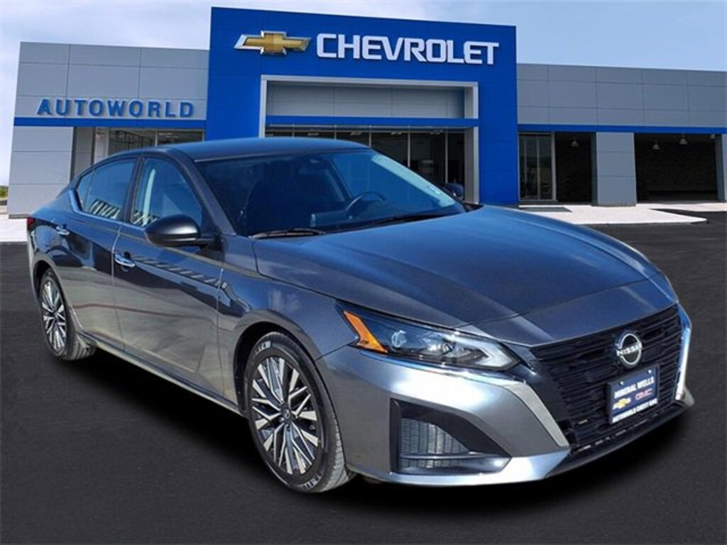 Used 2024 Nissan Altima 2.5 SV