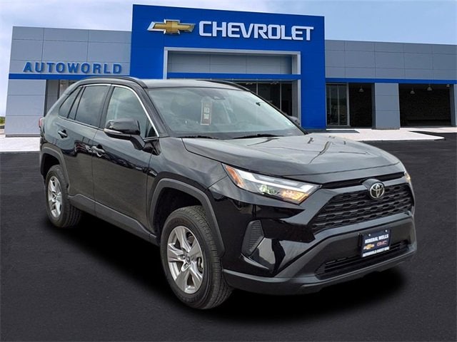 2025 Toyota RAV4 XLE's photo