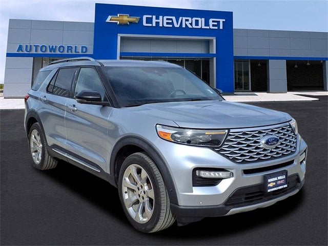 2020 Ford Explorer Platinum's photo