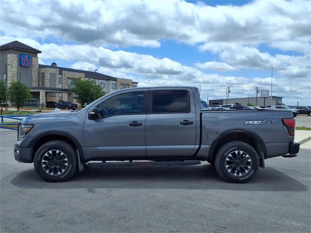 2020 Nissan Titan PRO-4X photo 4