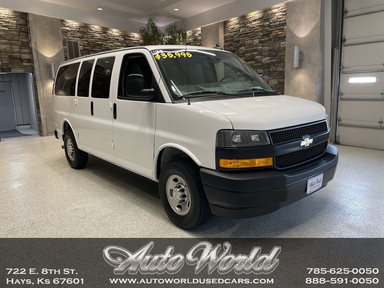 2023 Chevrolet Express Passenger LS's photo