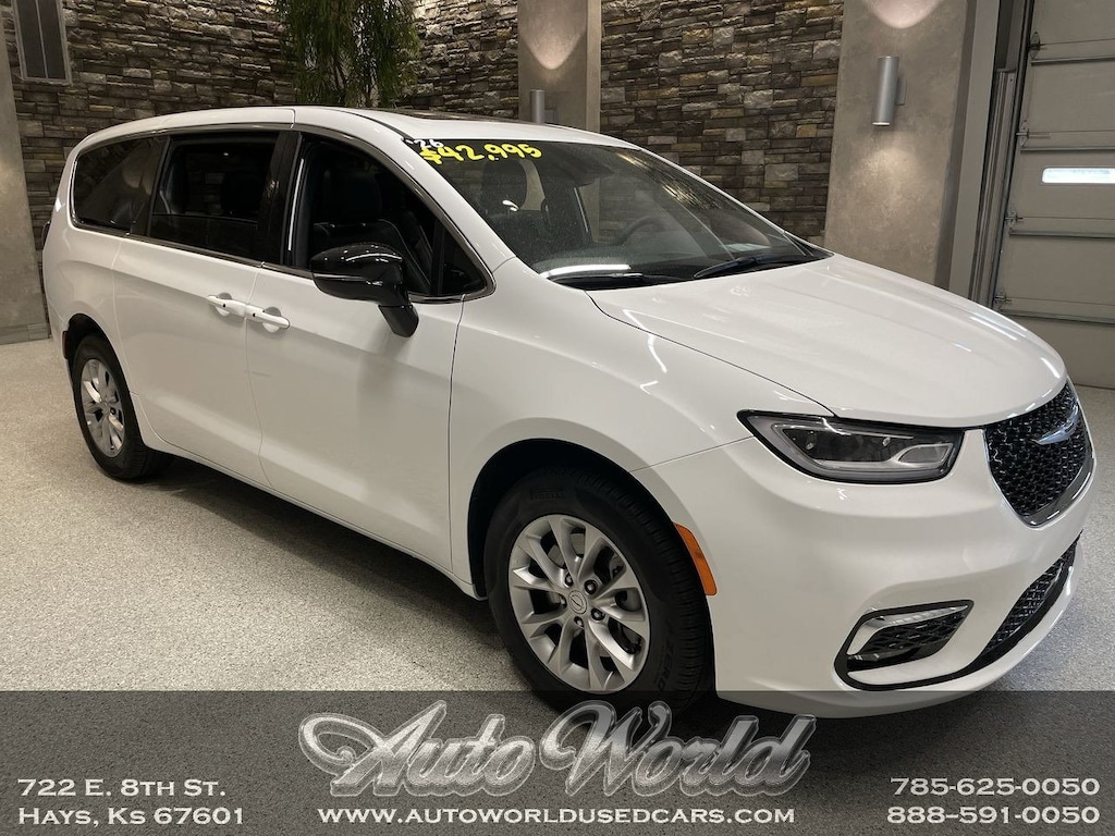 Used 2026 Chrysler Pacifica Limited Van Passenger Van
