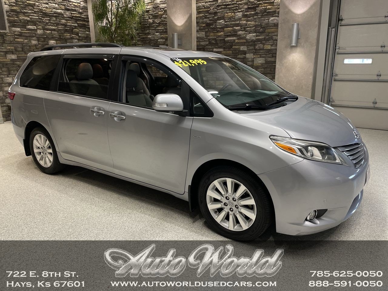 2016 Toyota Sienna Limited's photo
