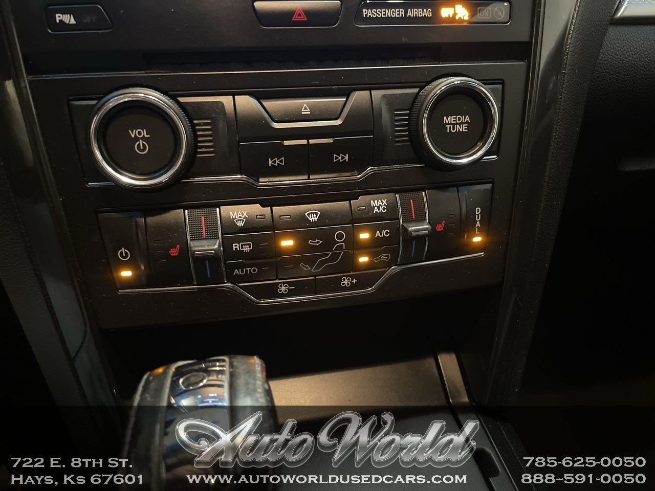 2016 Ford Explorer XLT - Photo 16