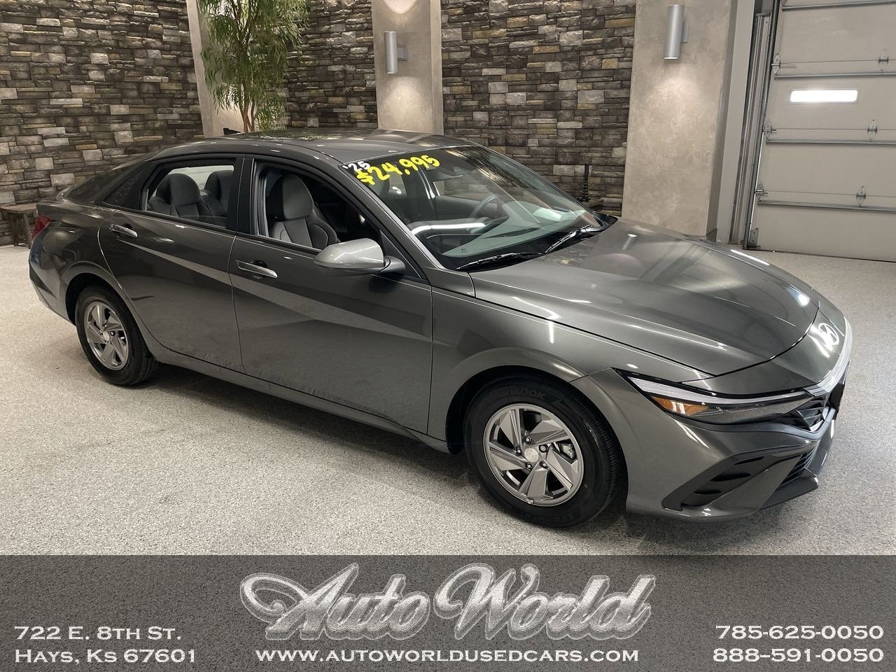 2025 Hyundai Elantra SE's photo