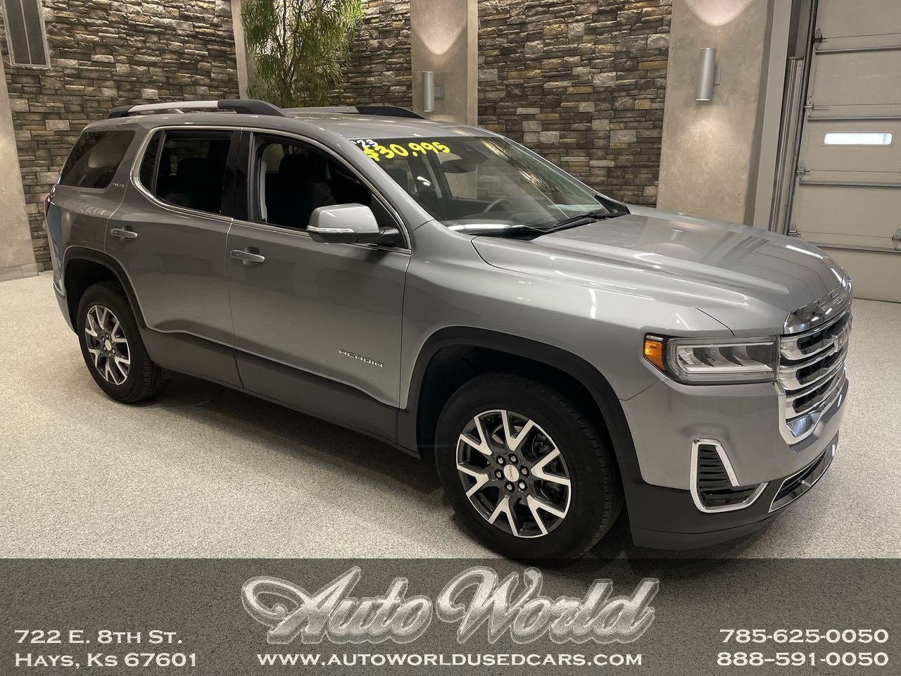 2023 GMC Acadia SLE's photo