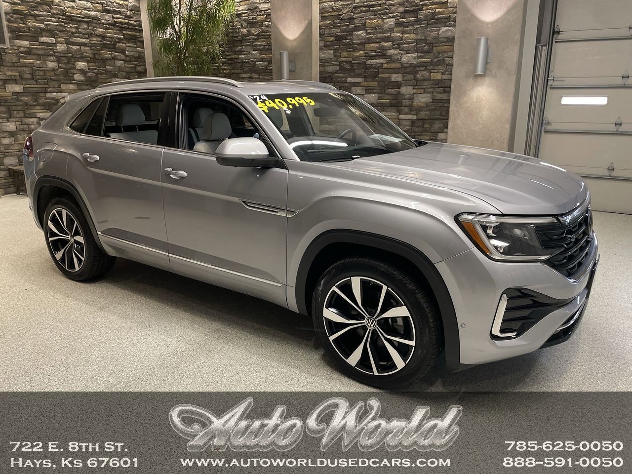 2024 Volkswagen Atlas Cross Sport SEL Premium R-LINE's photo