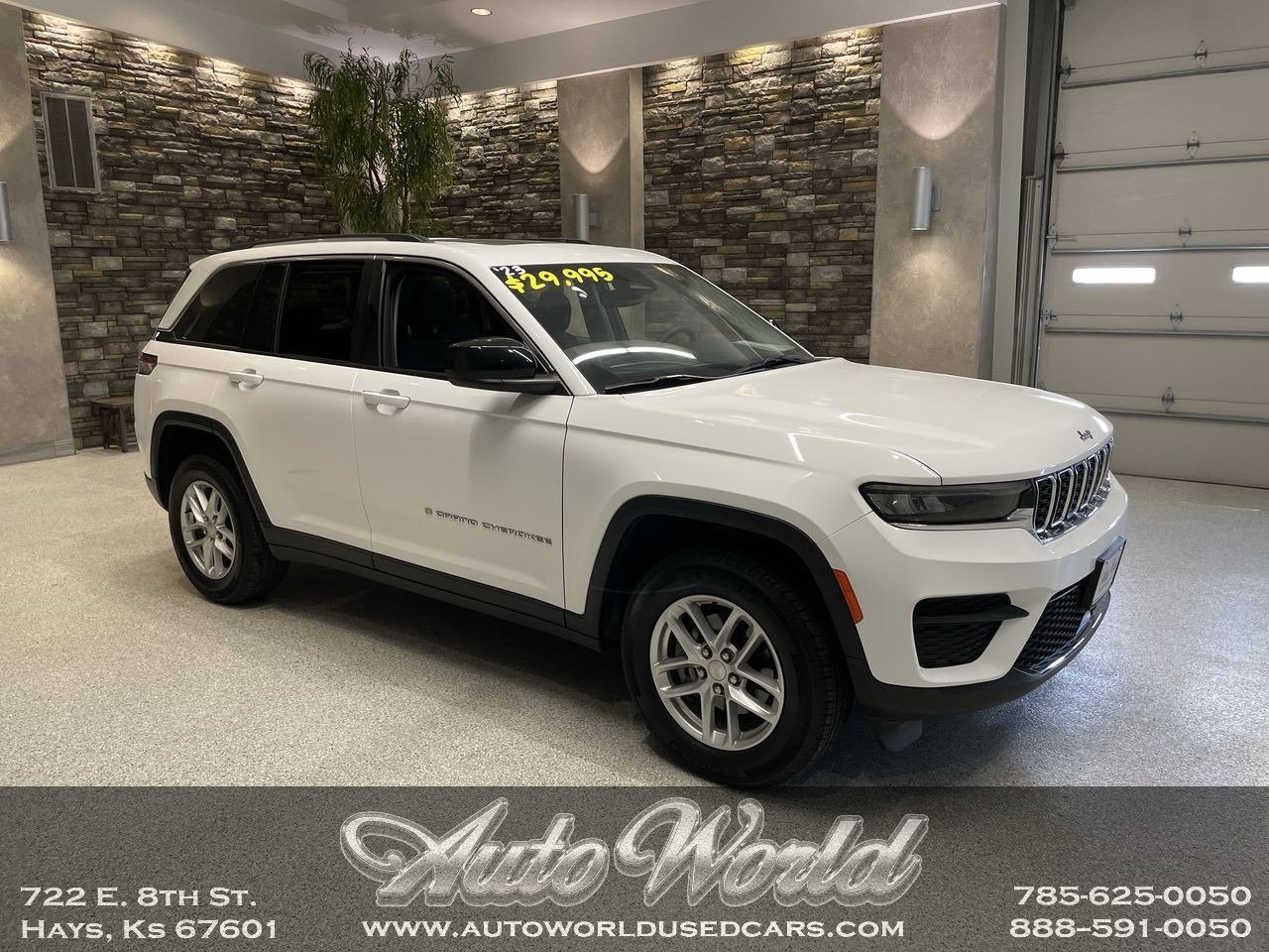 2023 Jeep Grand Cherokee Laredo 4x4's photo