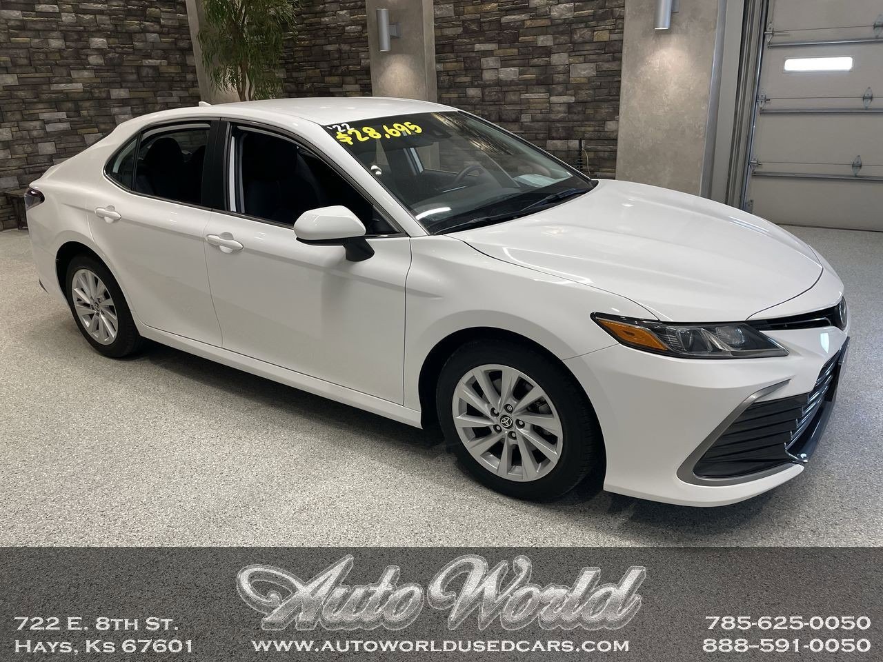 2022 Toyota Camry LE's photo