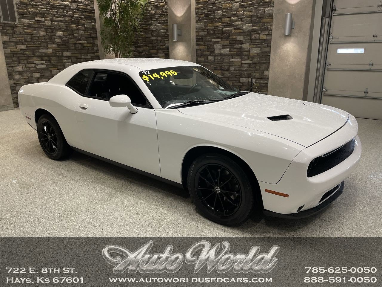 2017 Dodge Challenger SXT's photo