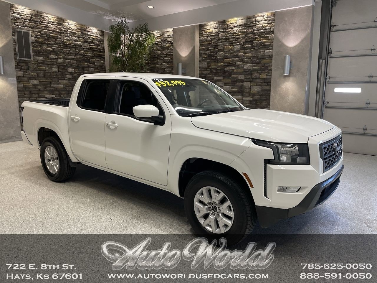 2024 Nissan Frontier SV Crew Cab 4X4 SWB's photo