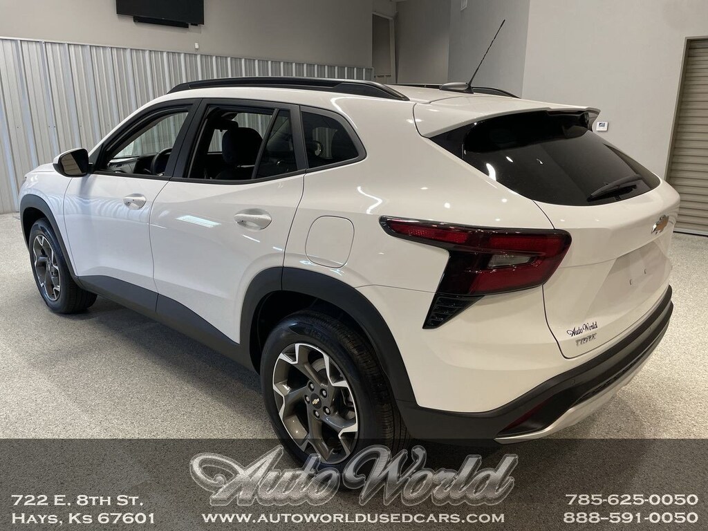 Used 2025 Chevrolet Trax LT SUV
