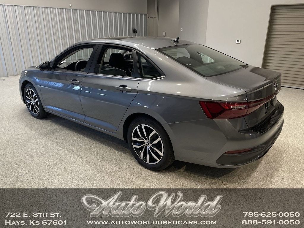 Used 2025 Volkswagen Jetta 1.5T SE Sedan