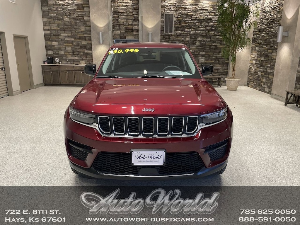Used 2023 Jeep Grand Cherokee Laredo SUV