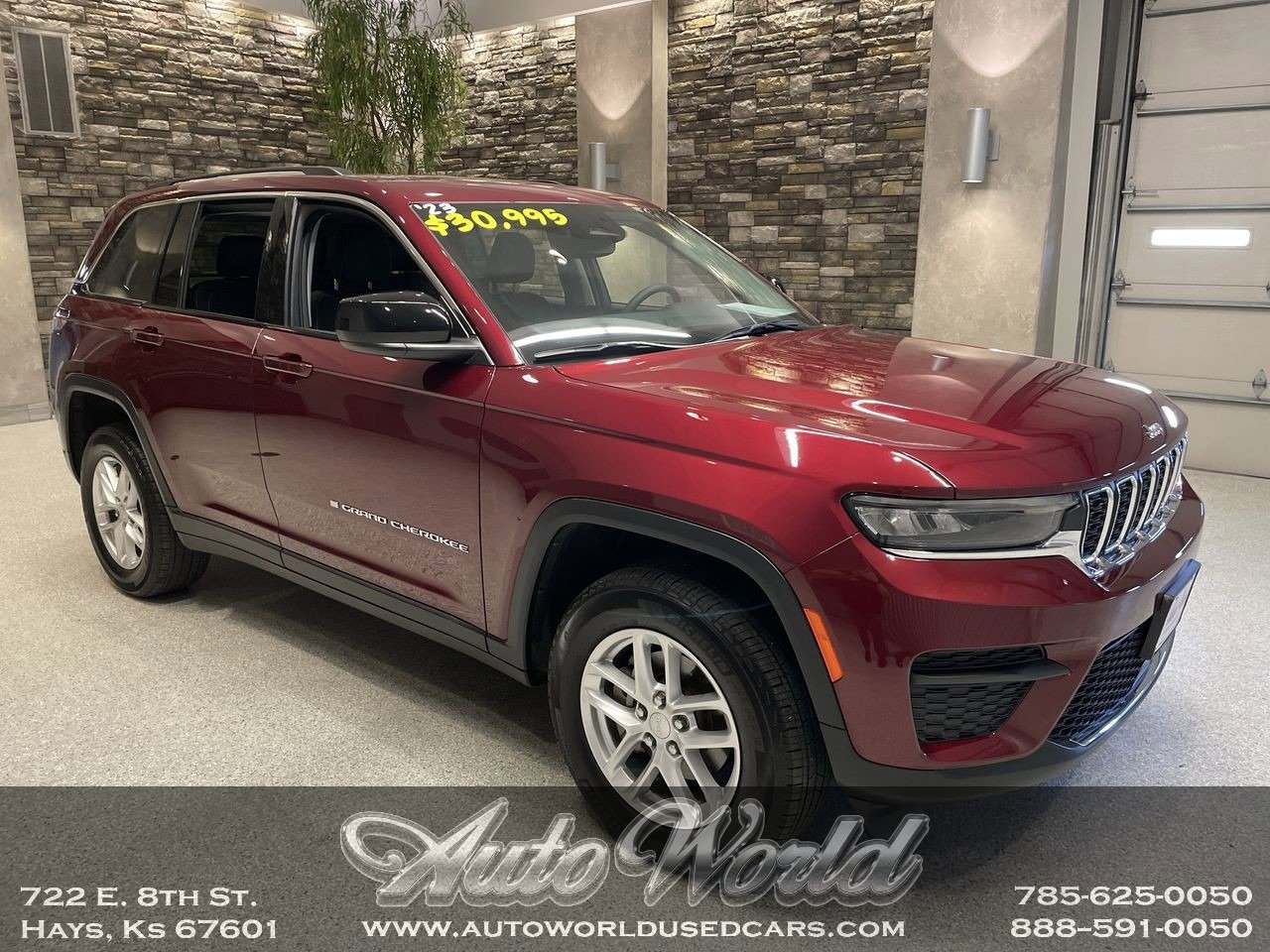 2023 Jeep Grand Cherokee Laredo 4x4's photo