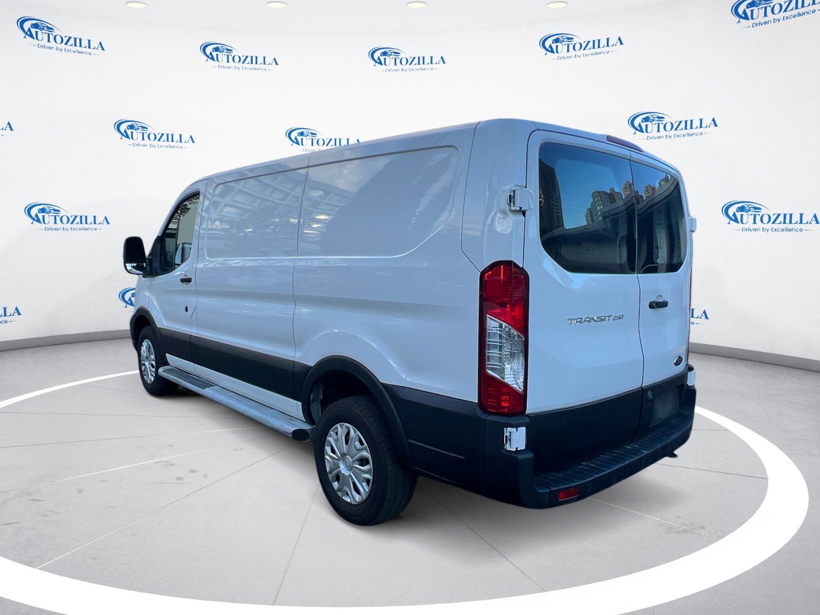 2023 Ford Transit photo 3