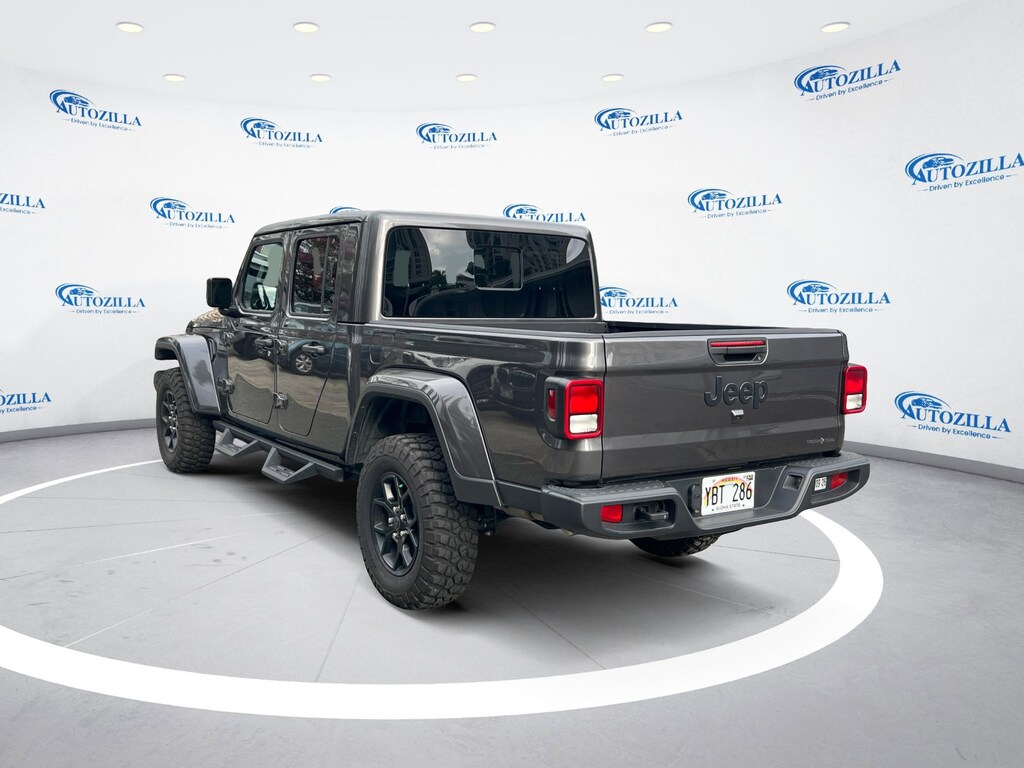 Used 2025 Jeep Gladiator Sport Truck Crew Cab
