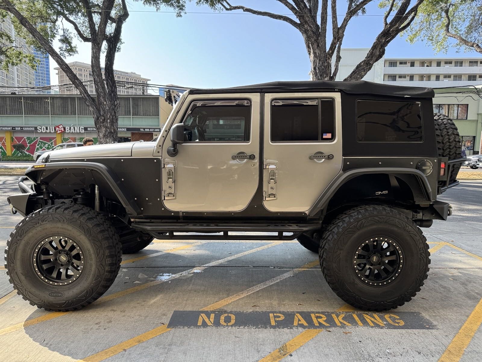 2013 Jeep Wrangler Unlimited Sahara photo 4
