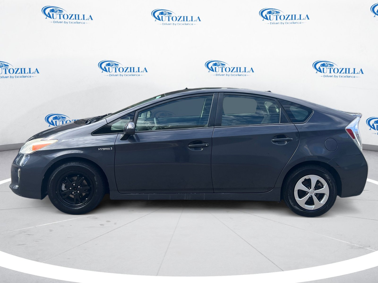 2014 Toyota Prius photo 2
