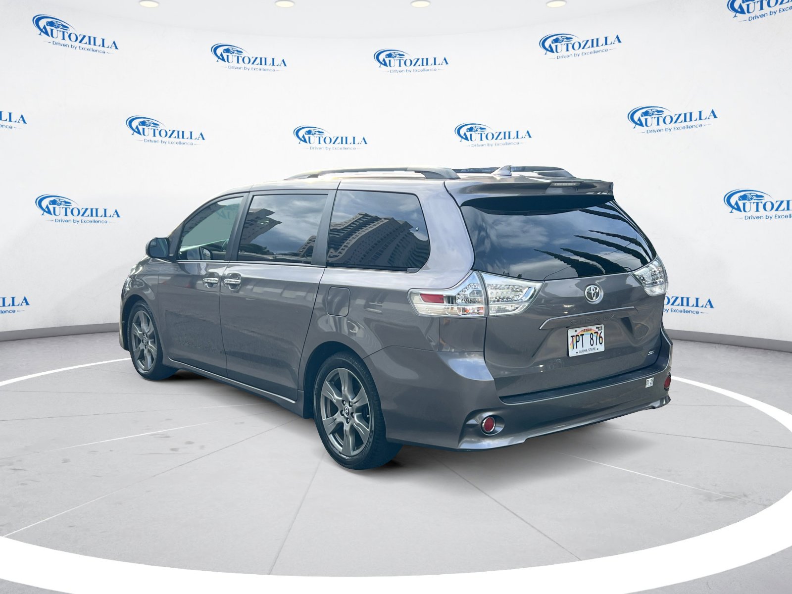 2018 Toyota Sienna SE Premium photo 3