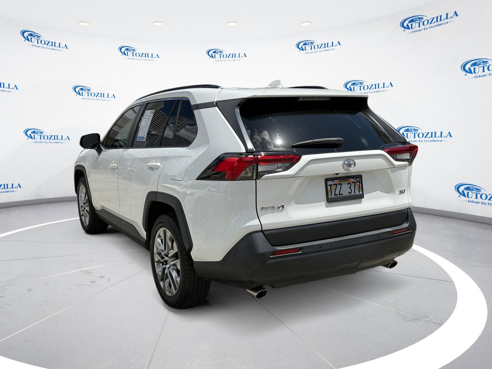 2020 Toyota RAV4 XLE Premium photo 2