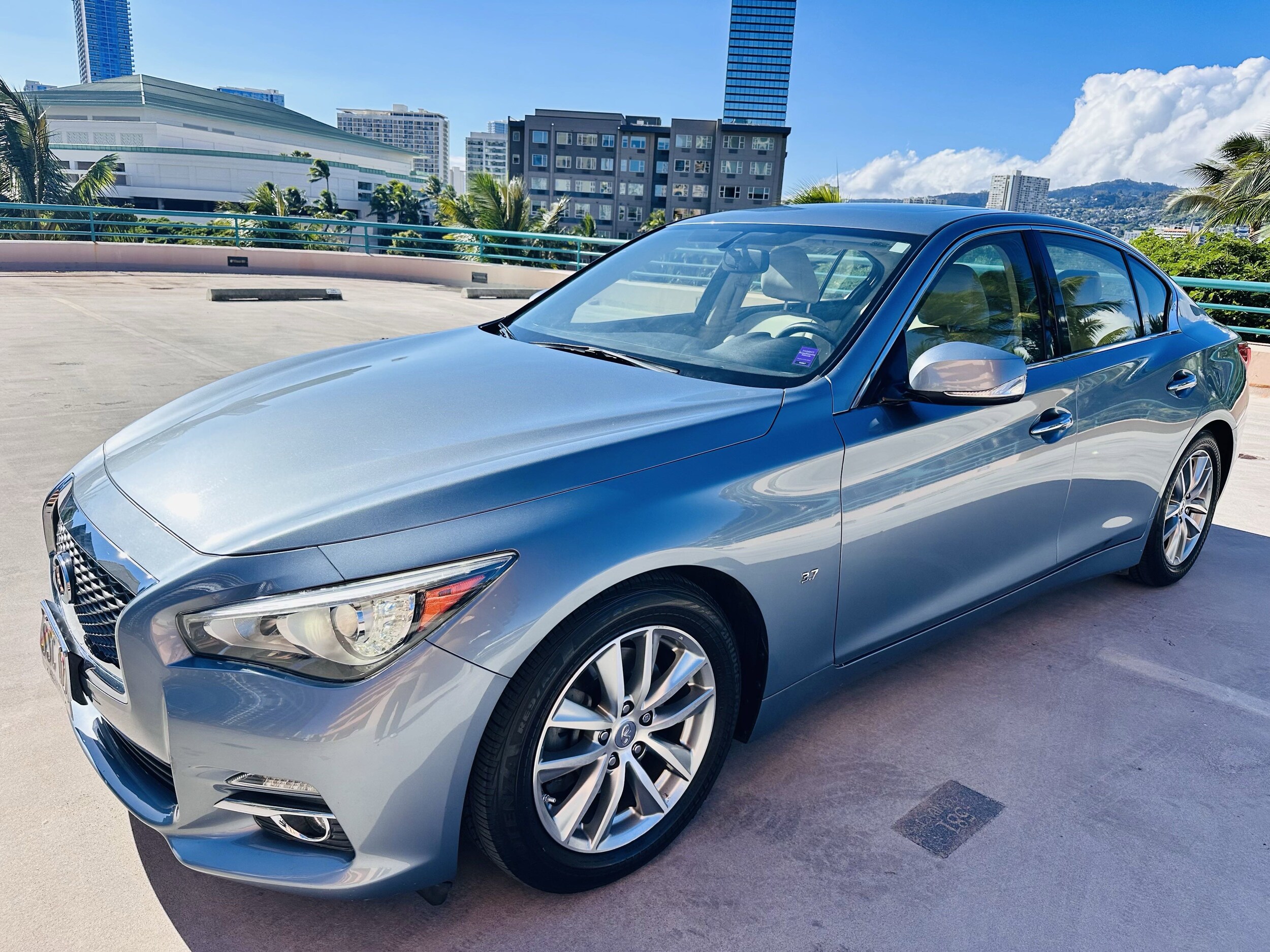 2015 Infiniti Q50 Premium photo 3
