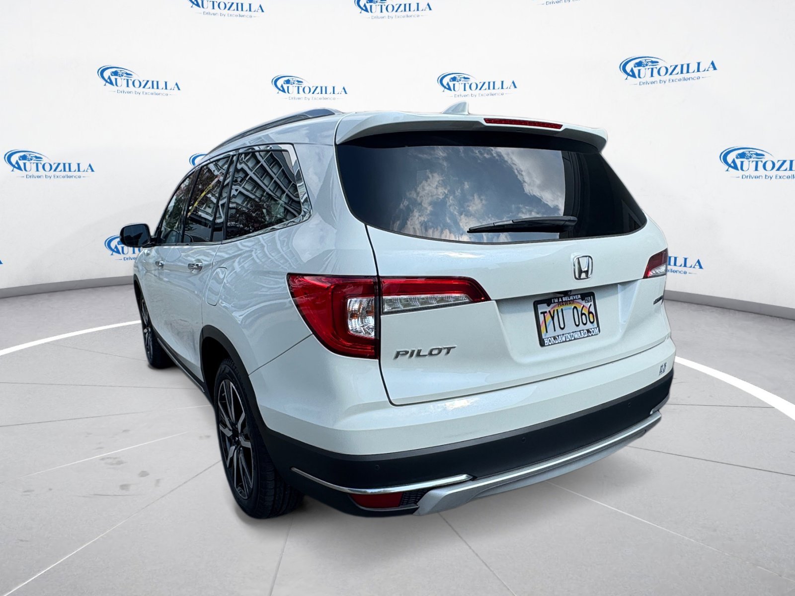 2019 Honda Pilot Touring photo 2