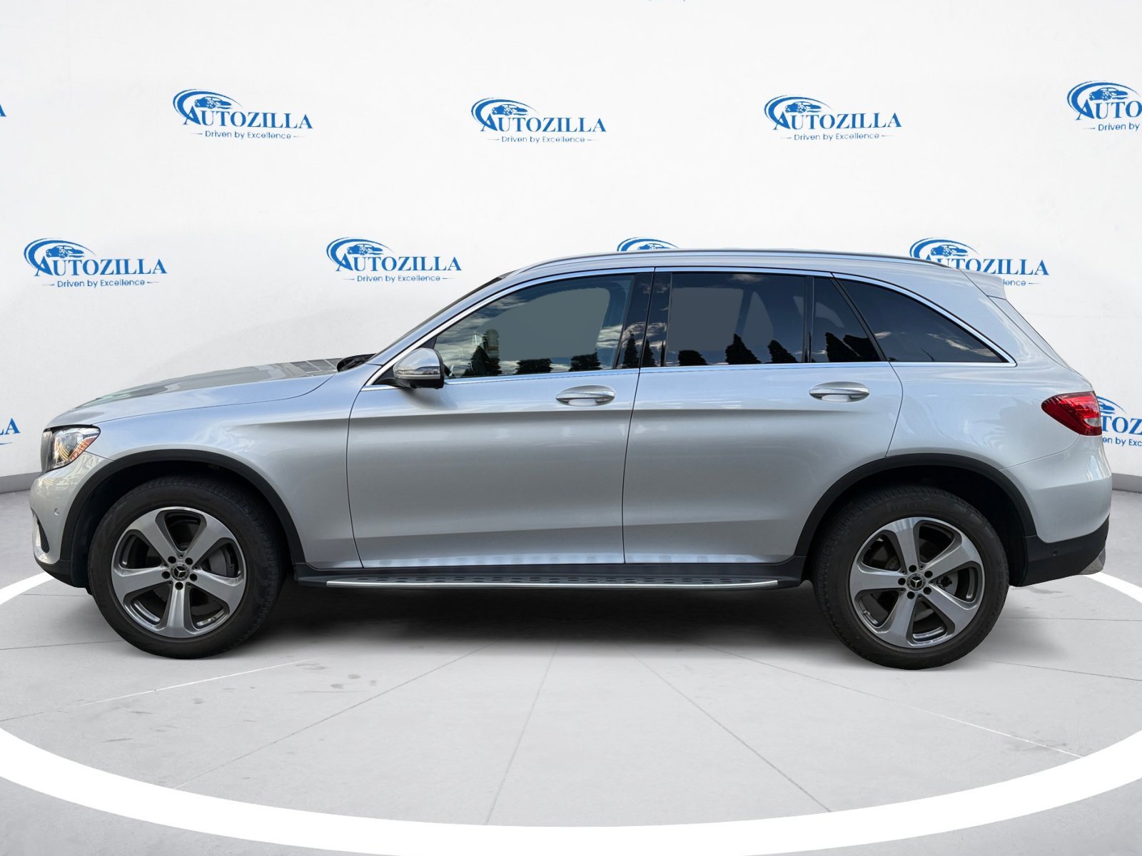 2018 Mercedes Benz GLC 300 photo 2