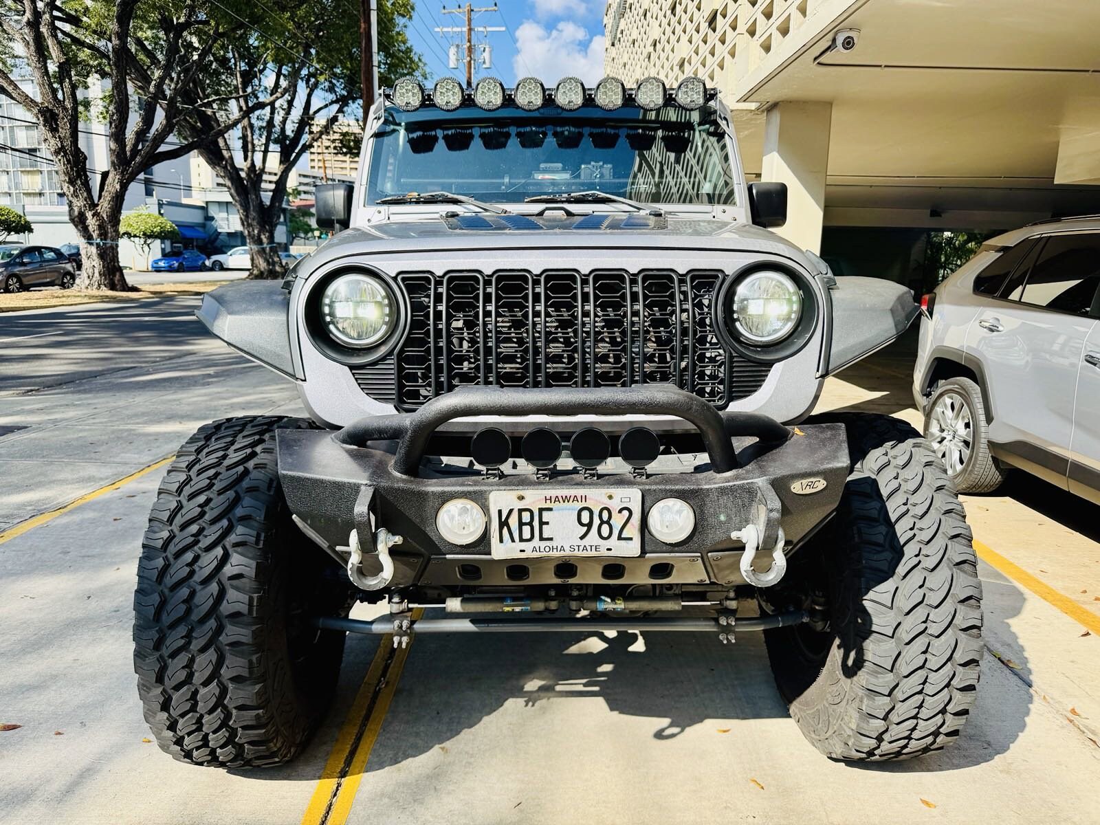 2013 Jeep Wrangler Unlimited Sahara photo 2