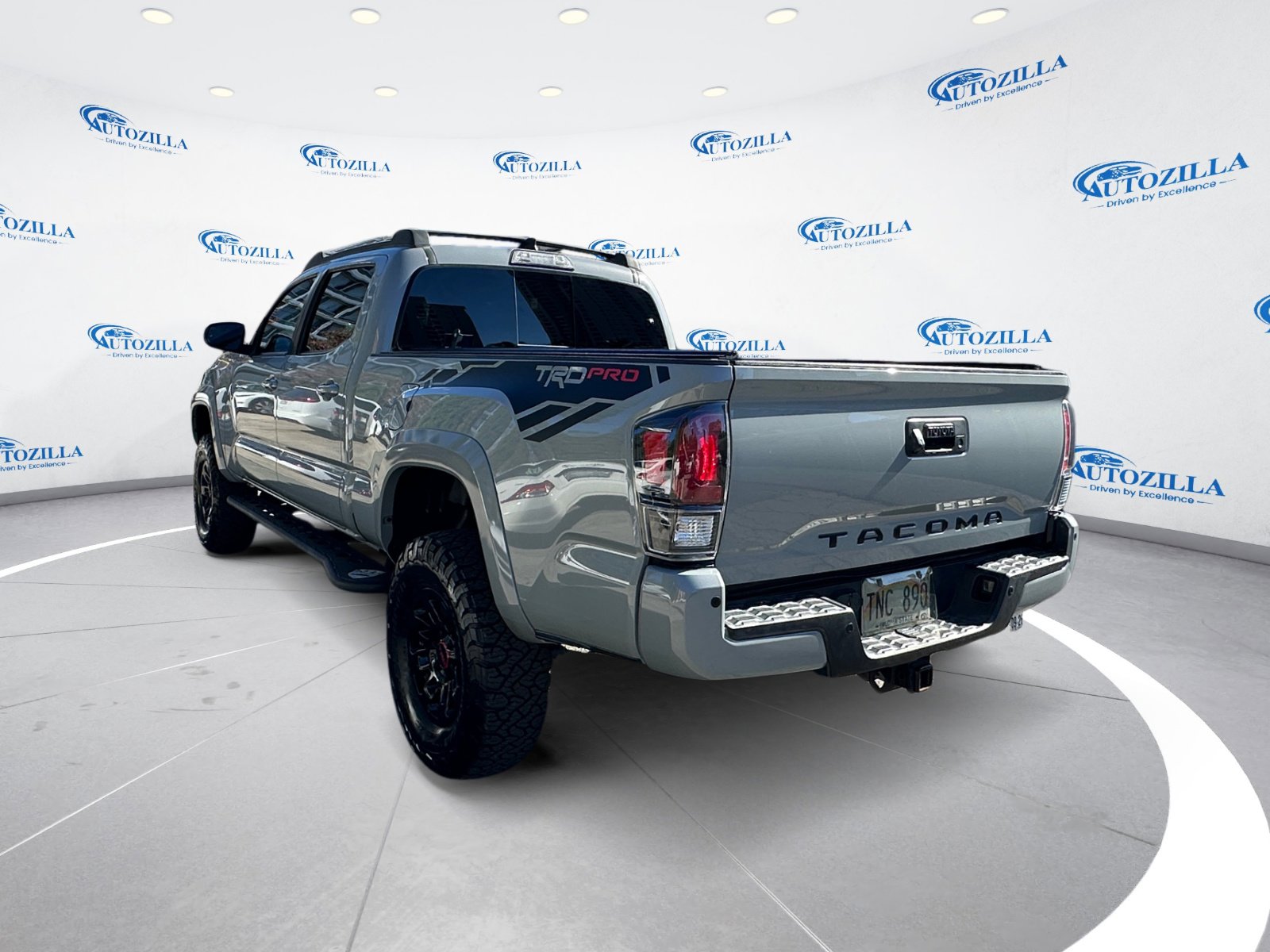 2018 Toyota Tacoma SR5 TRD Sport photo 2