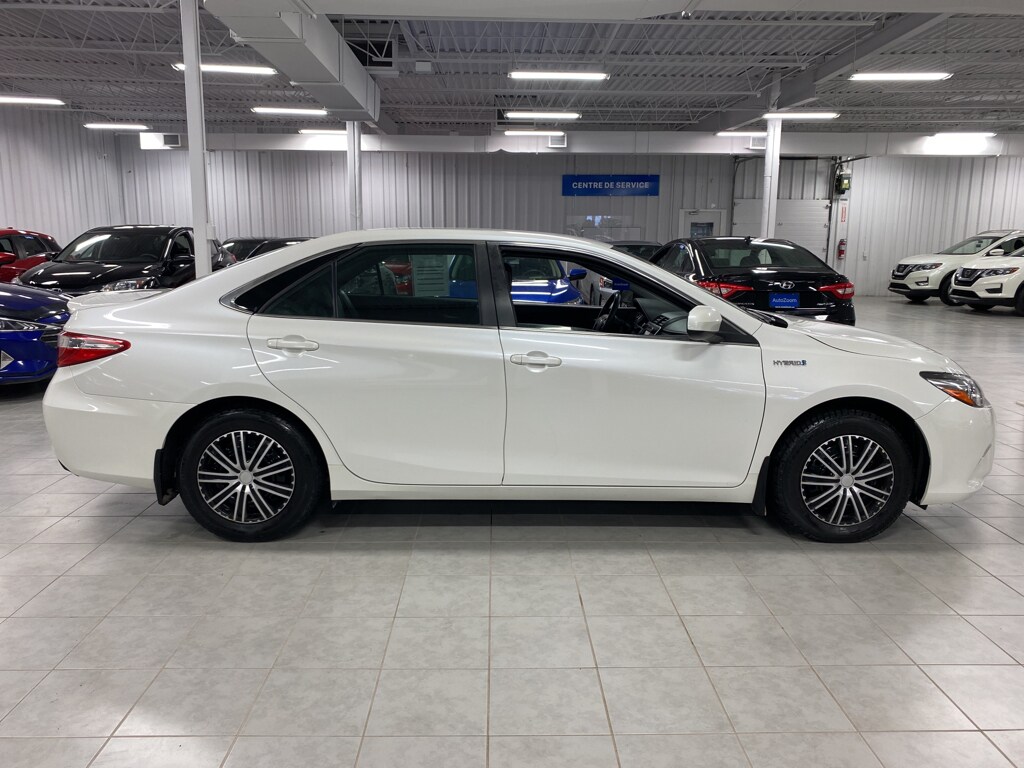 Used 2017 Toyota SE - MAGS ET PNEUS ETE INCLUS + JAMAIS ACCIDENTE ! Berline