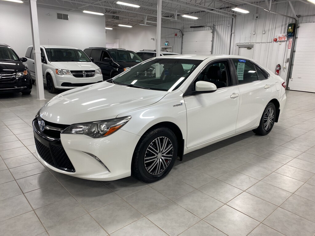 Used 2017 Toyota SE - MAGS ET PNEUS ETE INCLUS + JAMAIS ACCIDENTE ! Berline