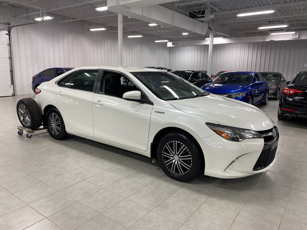 Used 2017 Toyota SE - MAGS ET PNEUS ETE INCLUS + JAMAIS ACCIDENTE ! Berline