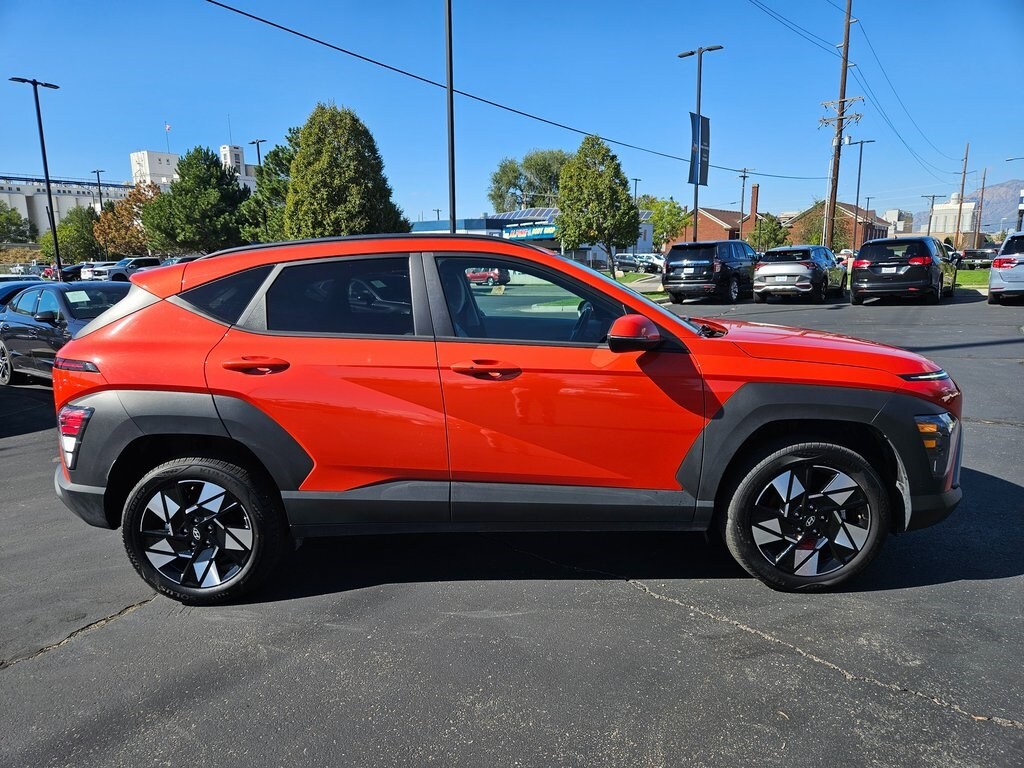 2025 Hyundai Kona SEL photo 2