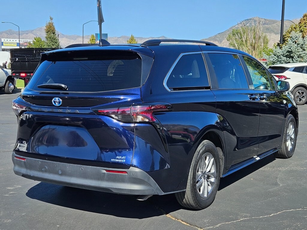 2024 Toyota Sienna XLE Hybrid photo 2