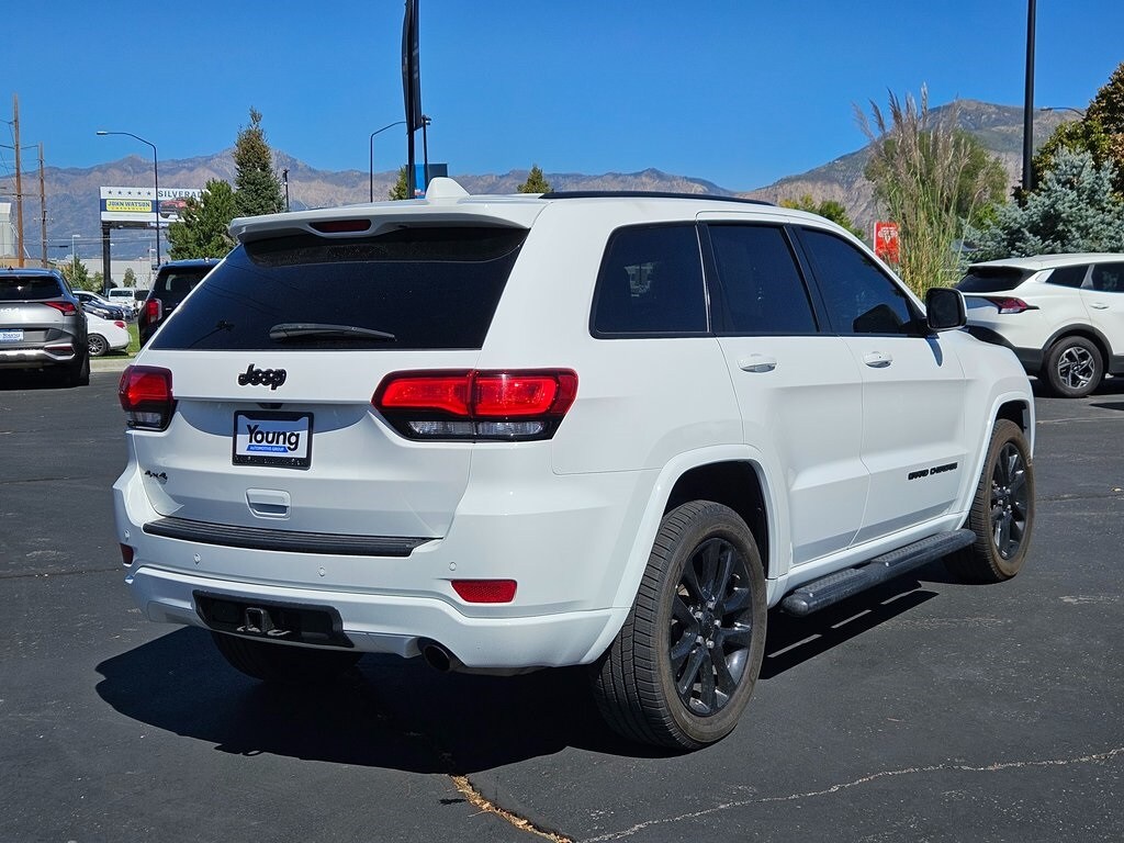 2021 Jeep Grand Cherokee Laredo X photo 2