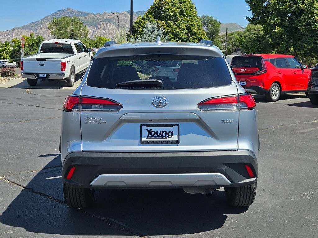 2023 Toyota Corolla Cross XLE photo 3