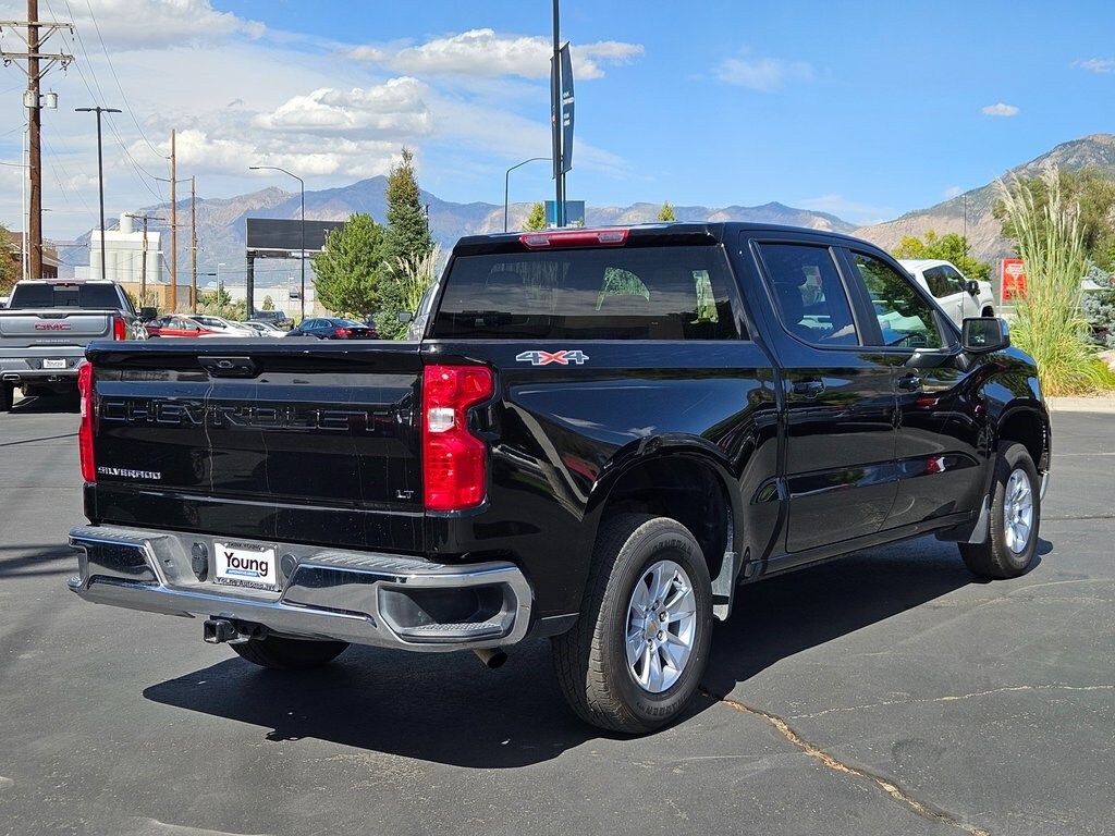 2025 Chevrolet Silverado 1500 LT photo 2