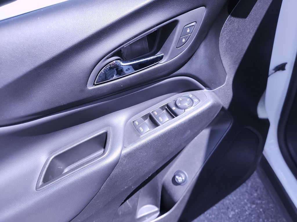 2024 Chevrolet Equinox LT - Photo 13