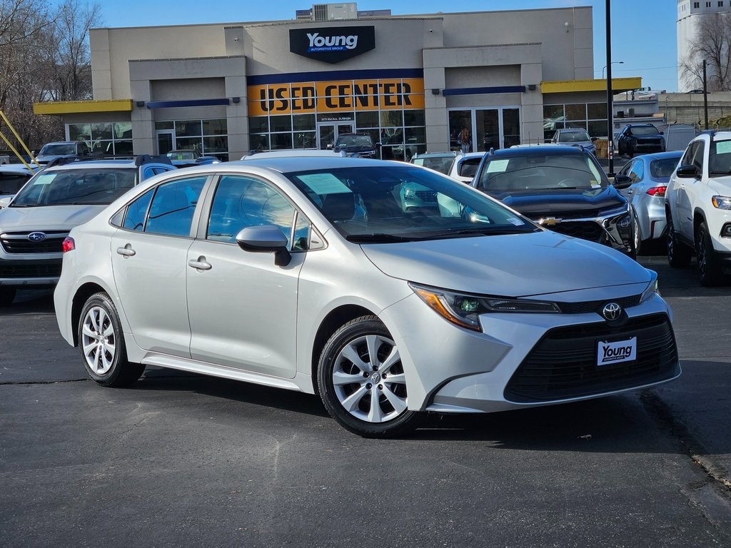 2024 Toyota Corolla LE's photo