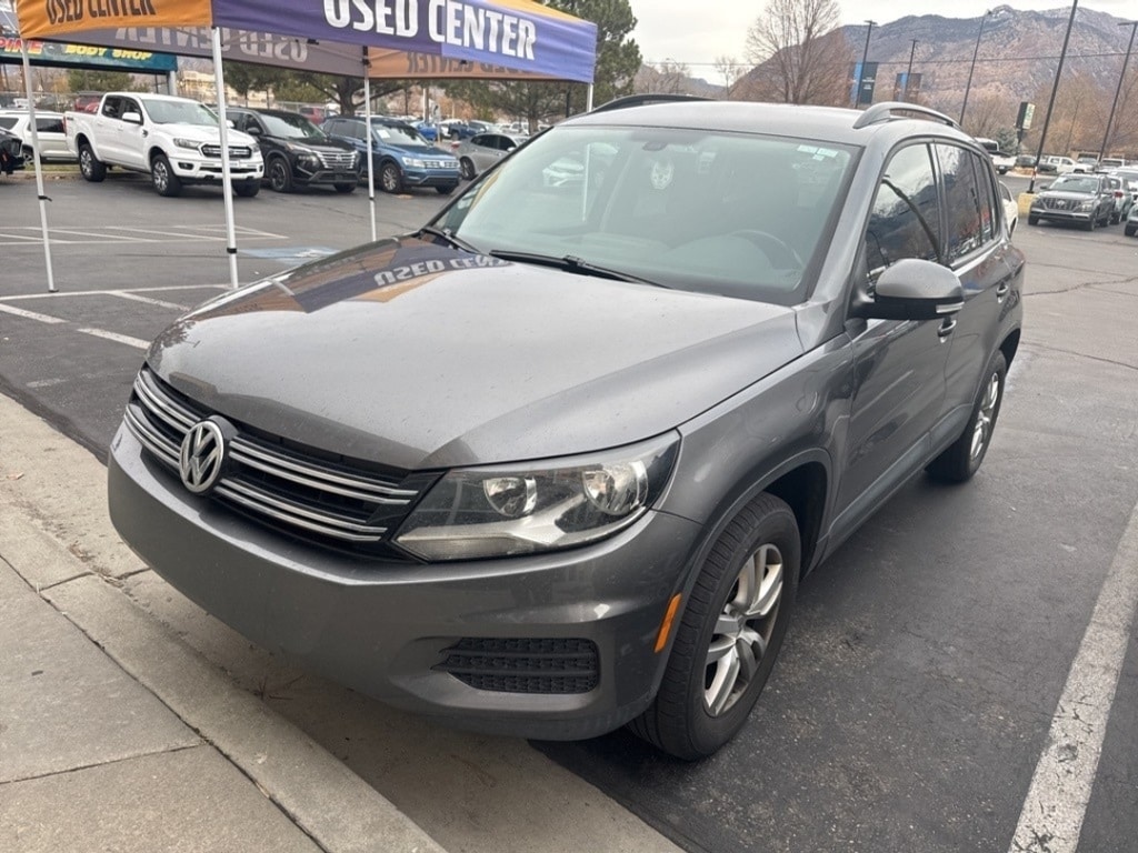 2016 Volkswagen Tiguan S's photo
