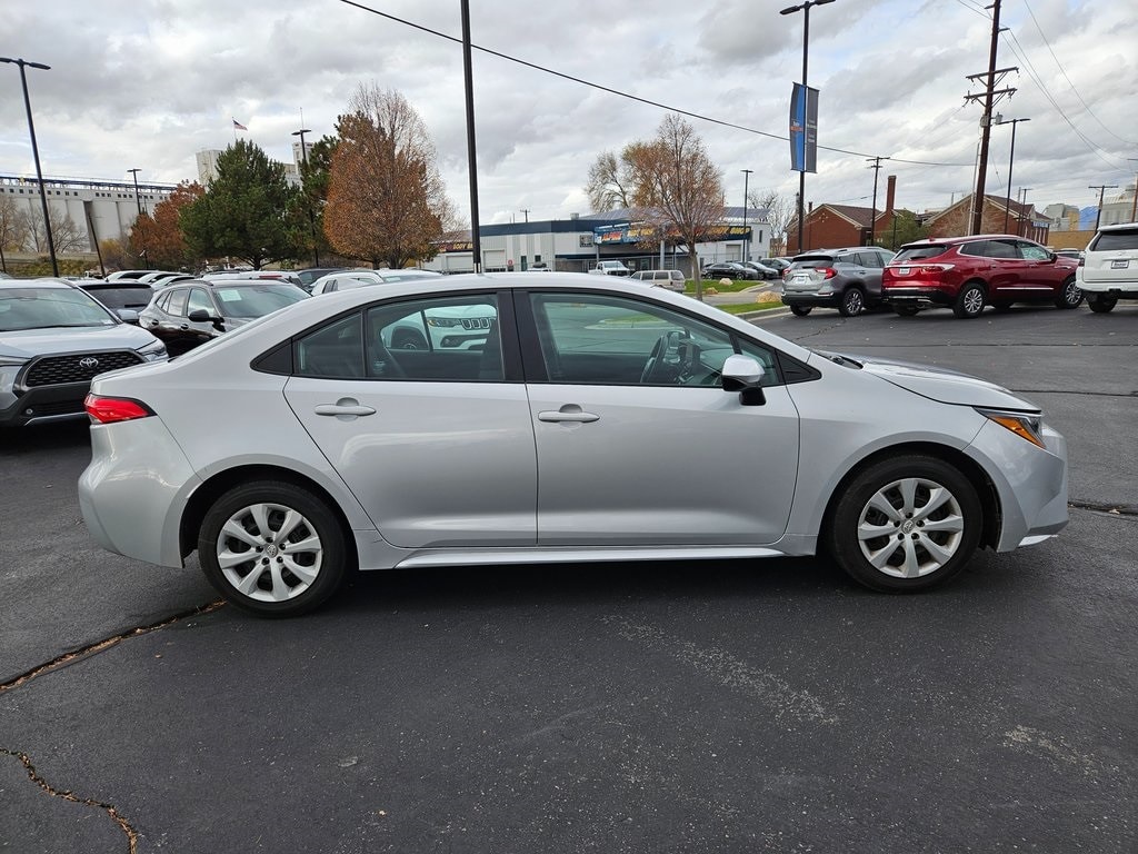 2023 Toyota Corolla LE photo 2