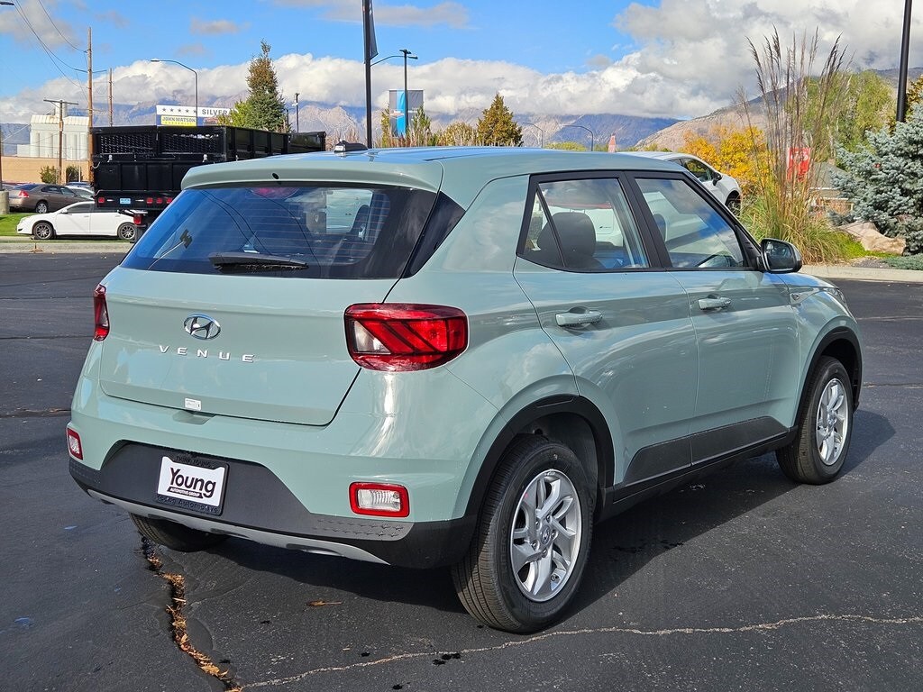 2026 Hyundai Venue SE photo 3