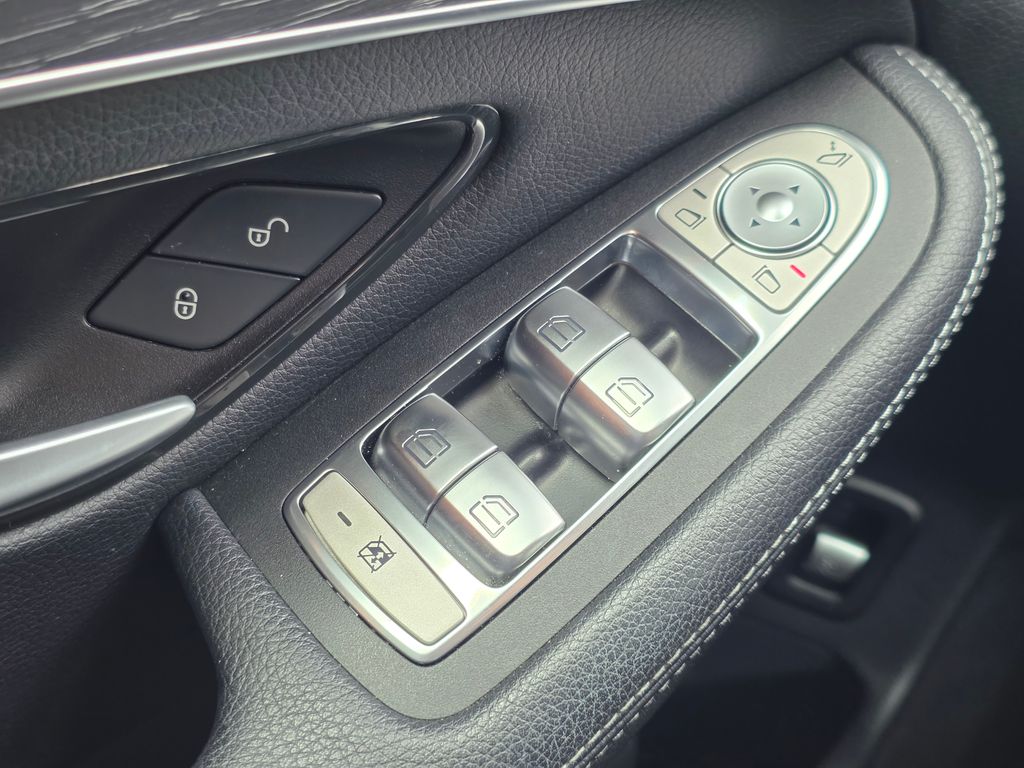 2022 Mercedes-Benz GLC GLC300 - Photo 25