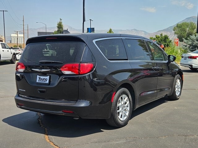 2023 Chrysler Voyager LX photo 3