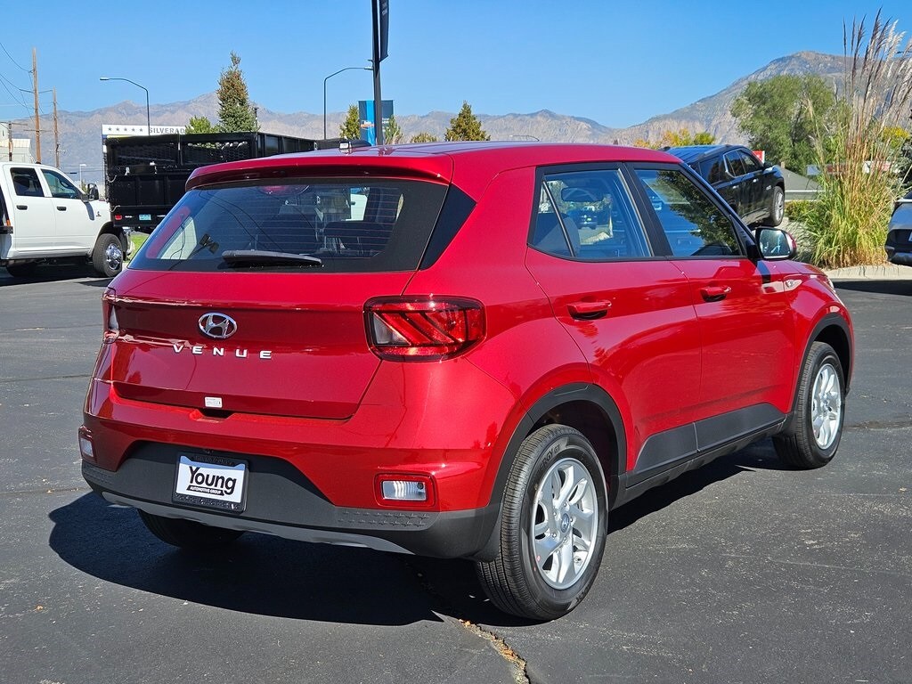 2026 Hyundai Venue SE photo 3